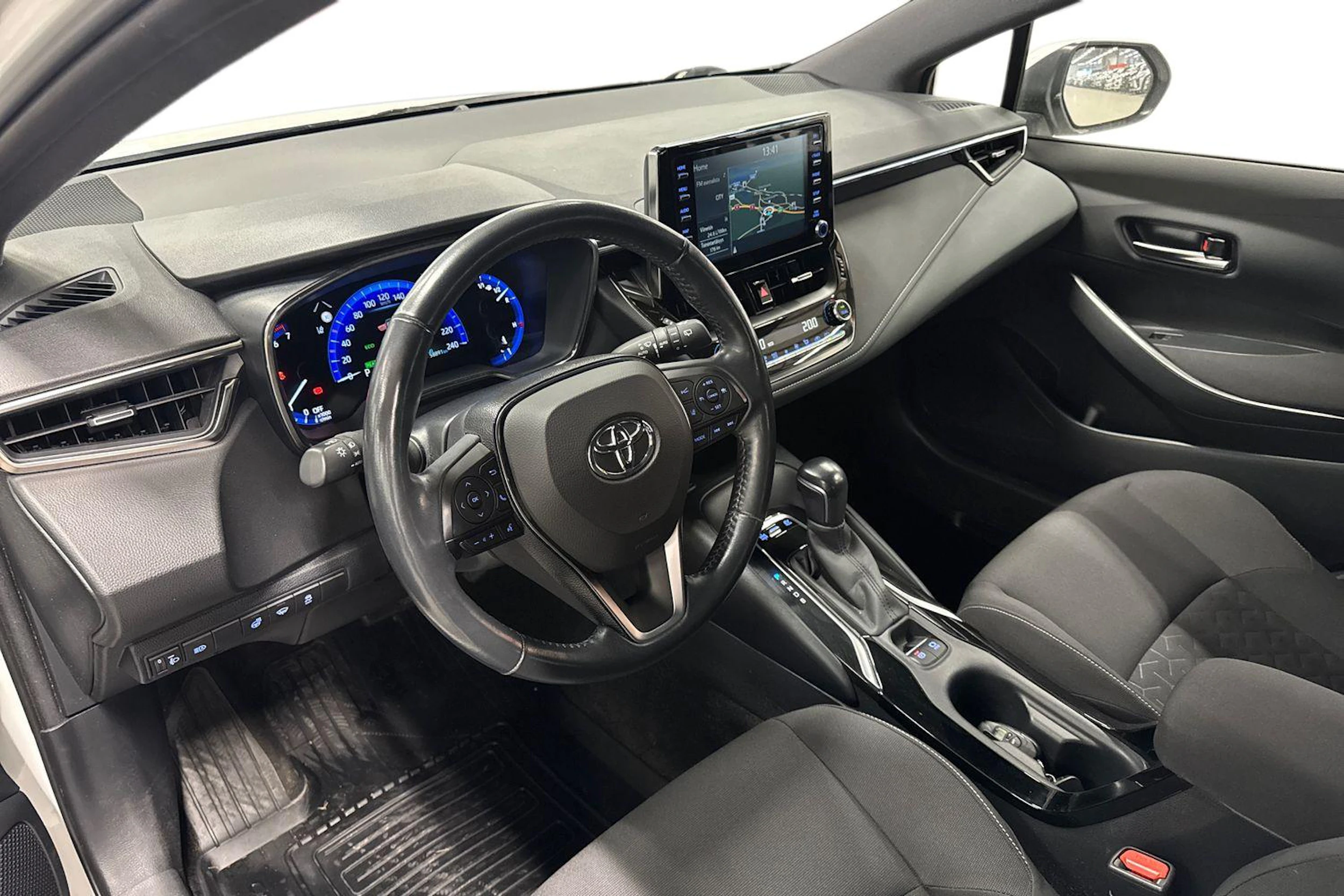 valkoinen Toyota Corolla 2021 kuva 3.