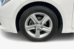 valkoinen Toyota Corolla 2021 kuva 12.