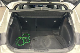 valkoinen Toyota Corolla 2021 kuva 17.