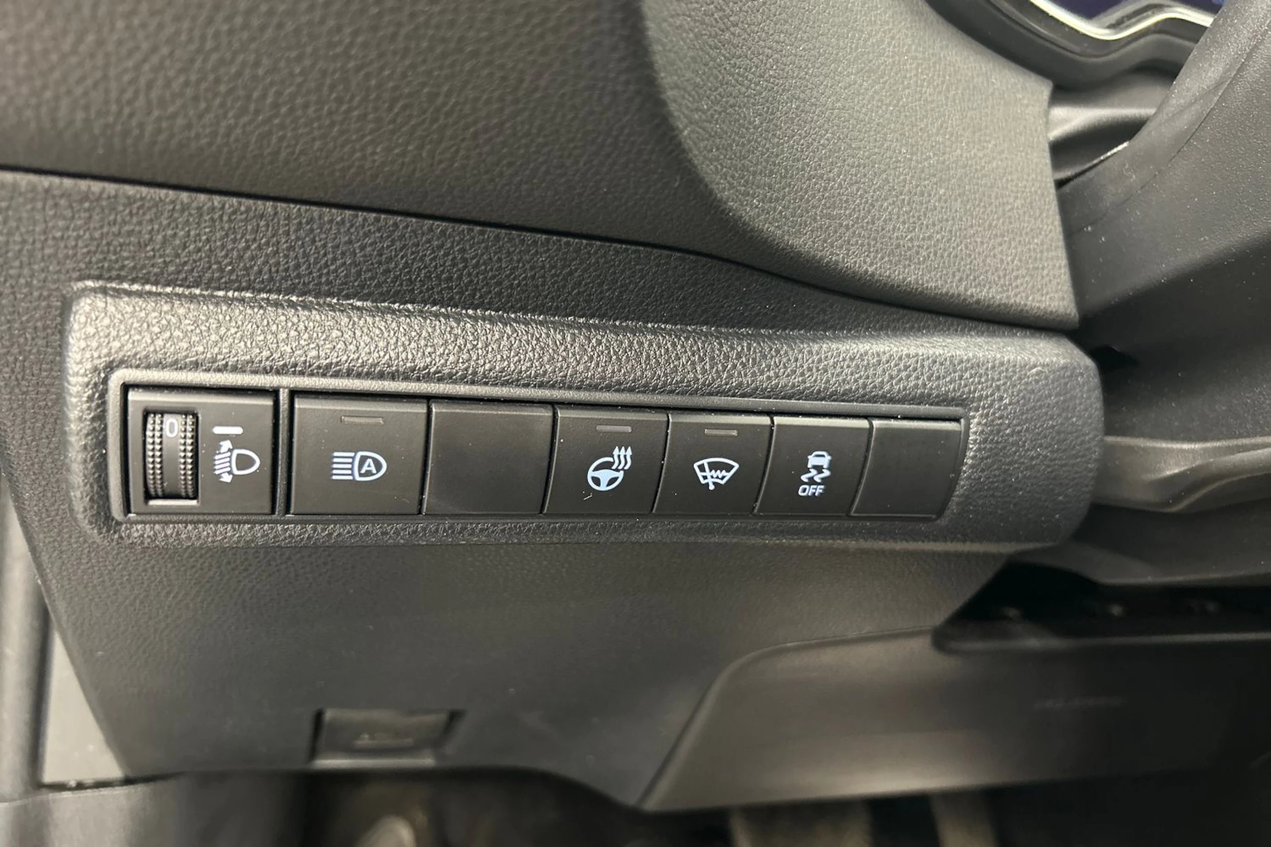 valkoinen Toyota Corolla 2021 kuva 19.