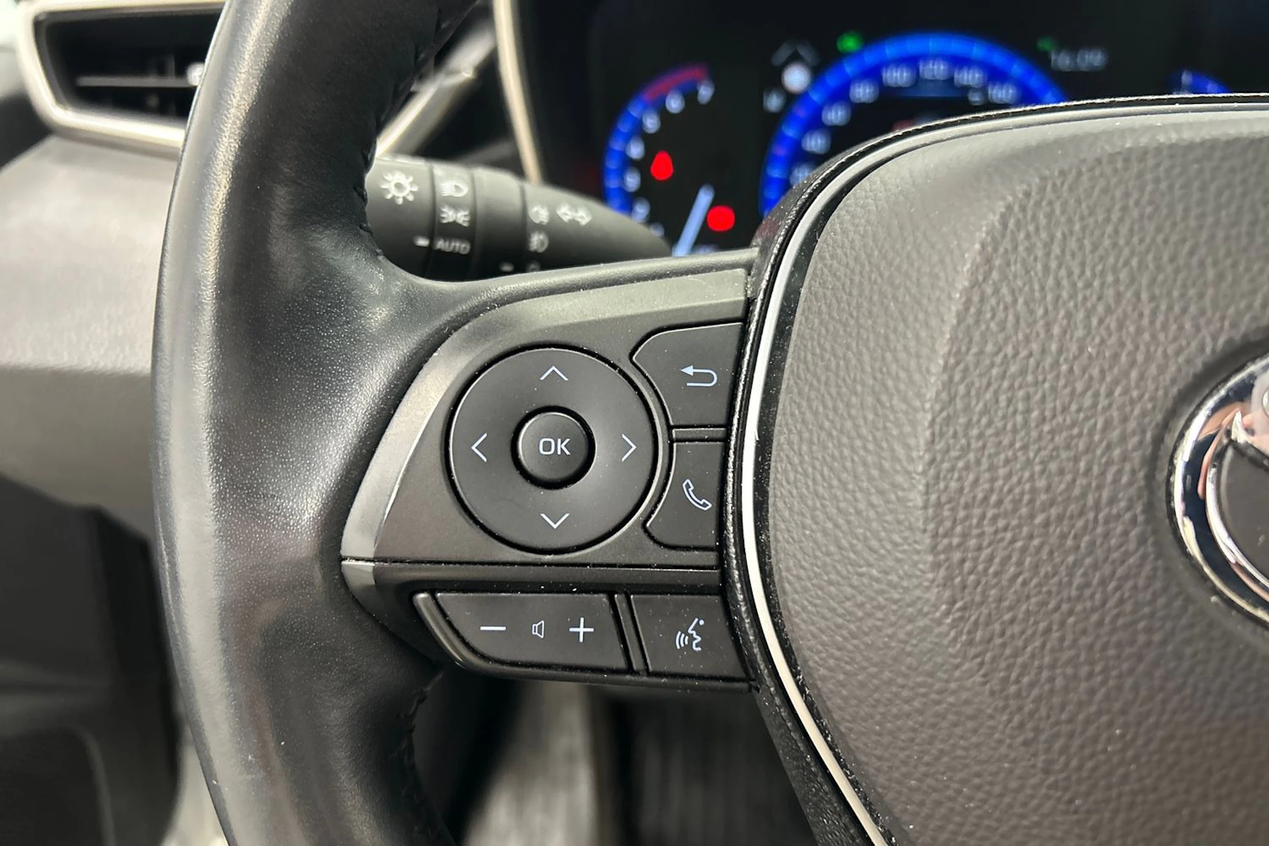 valkoinen Toyota Corolla 2021 kuva 21.