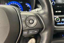 valkoinen Toyota Corolla 2021 kuva 22.