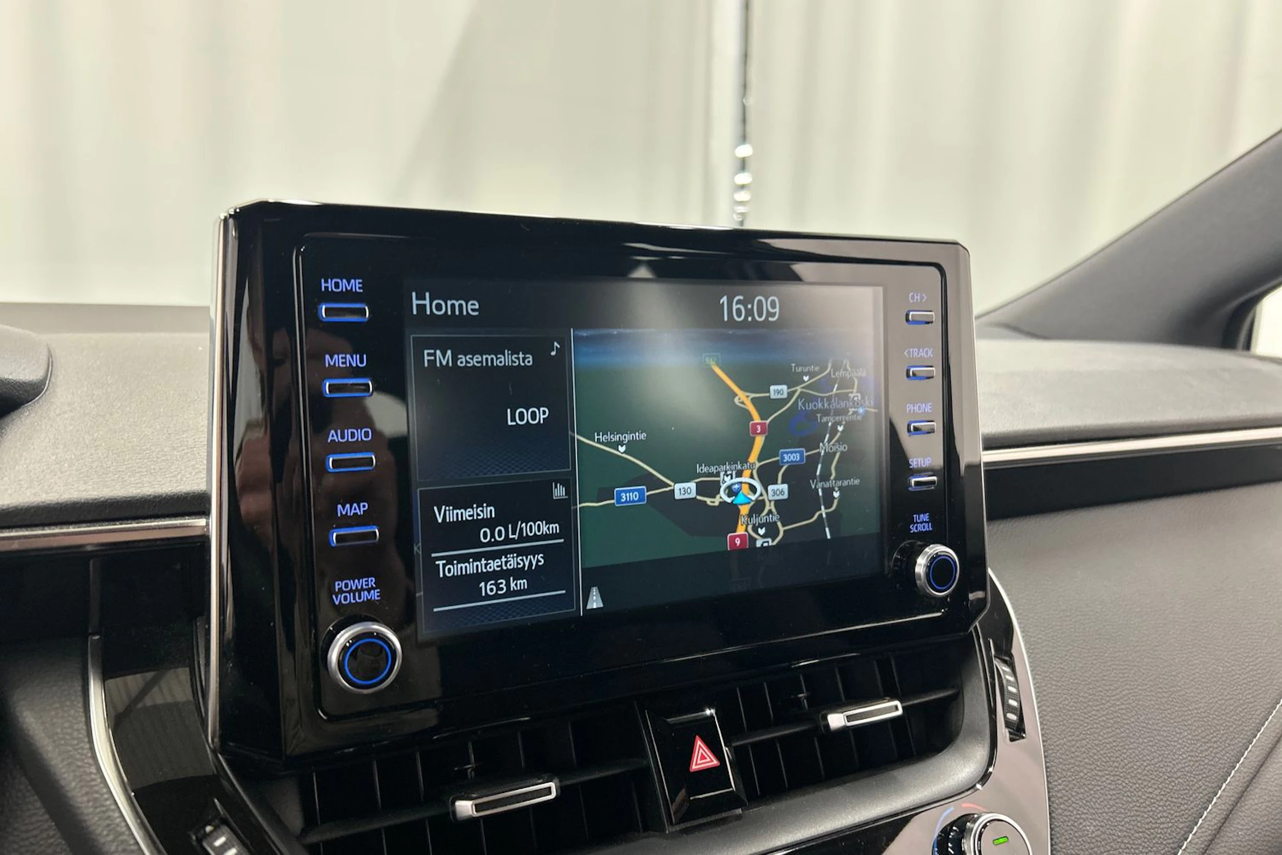 valkoinen Toyota Corolla 2021 kuva 23.