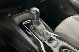 valkoinen Toyota Corolla 2021 kuva 25.