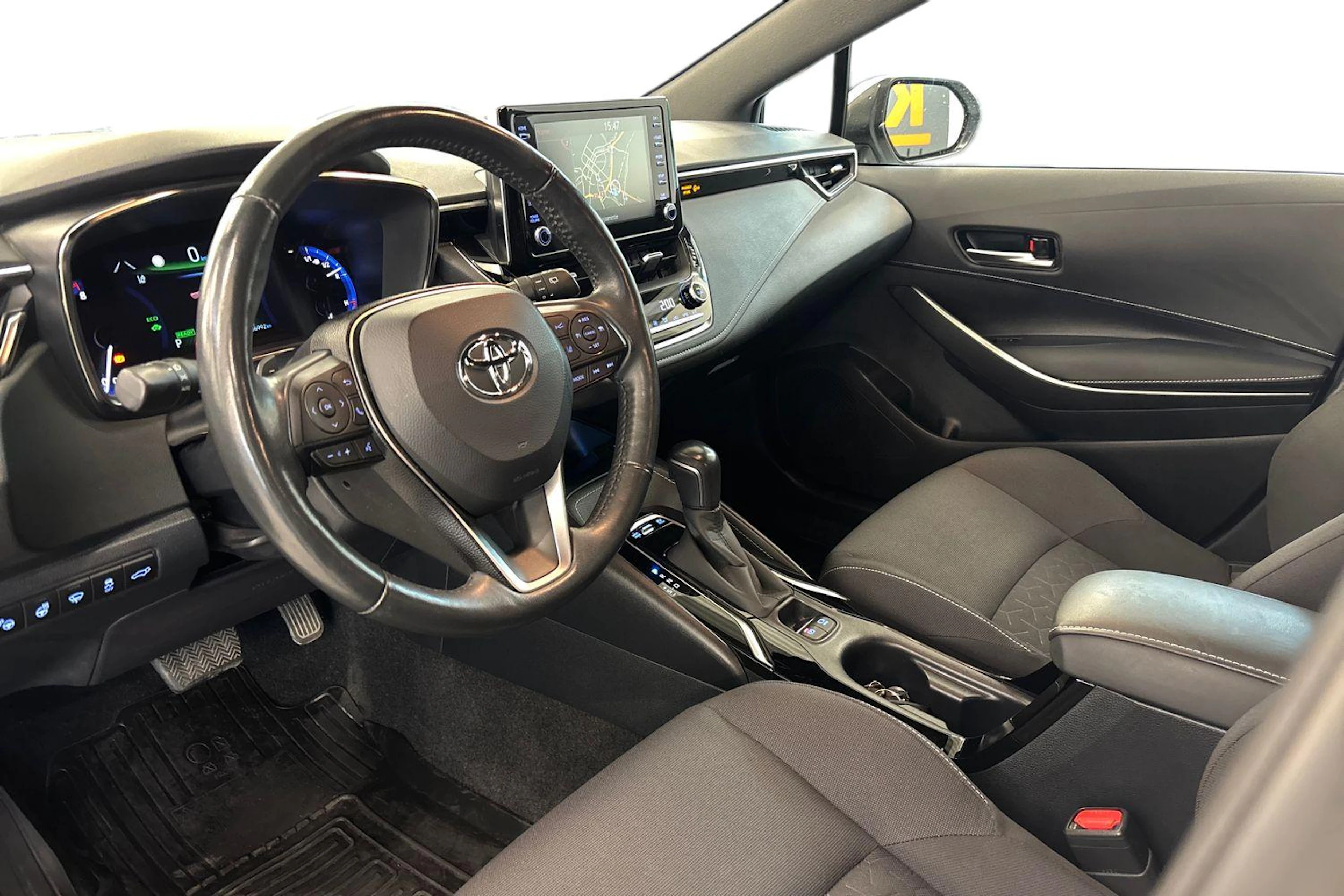 valkoinen Toyota Corolla 2021 kuva 6.