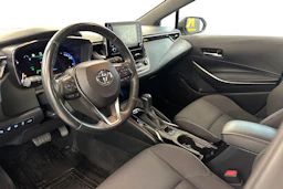 valkoinen Toyota Corolla 2021 kuva 6.