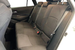 valkoinen Toyota Corolla 2021 kuva 8.