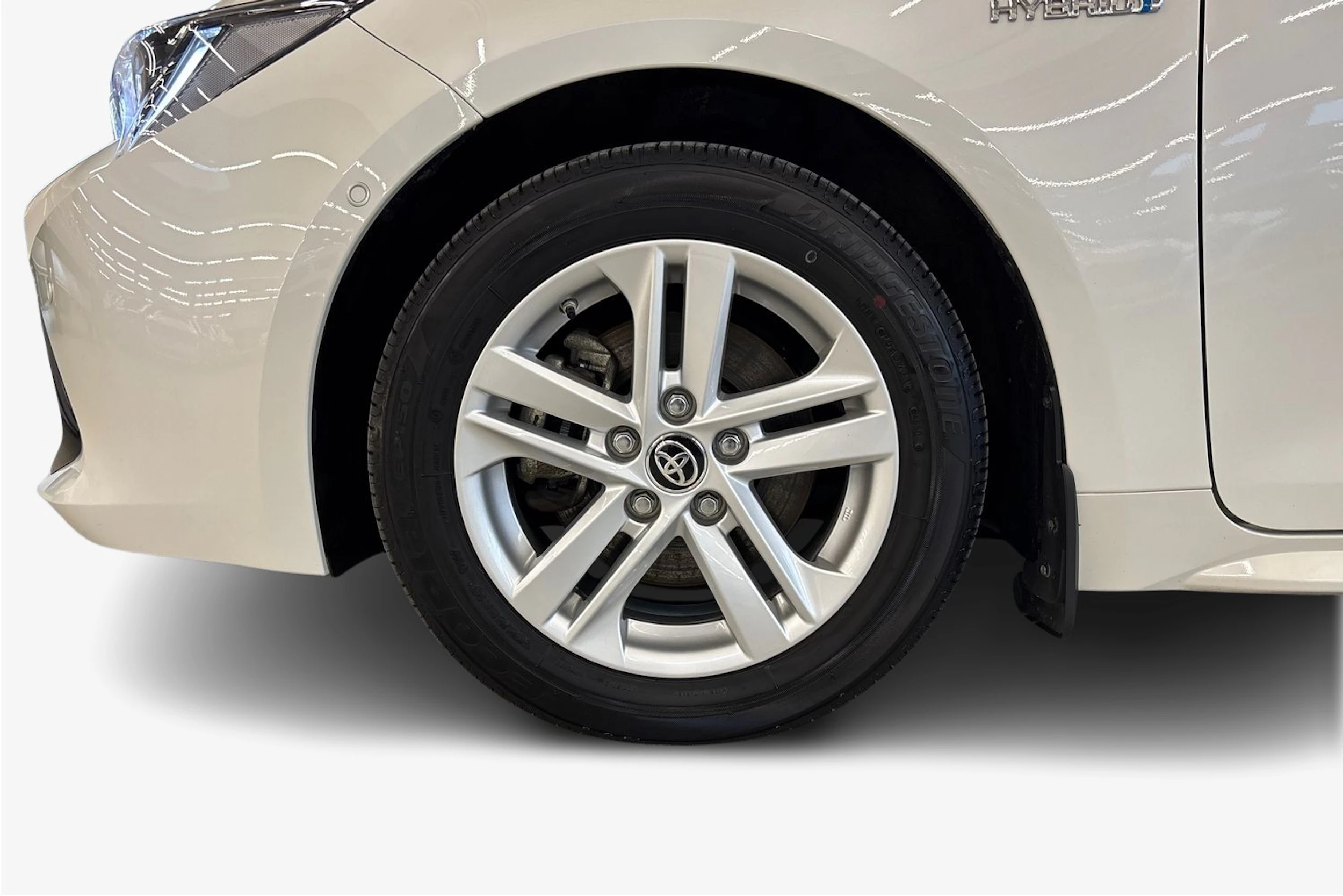 valkoinen Toyota Corolla 2021 kuva 9.