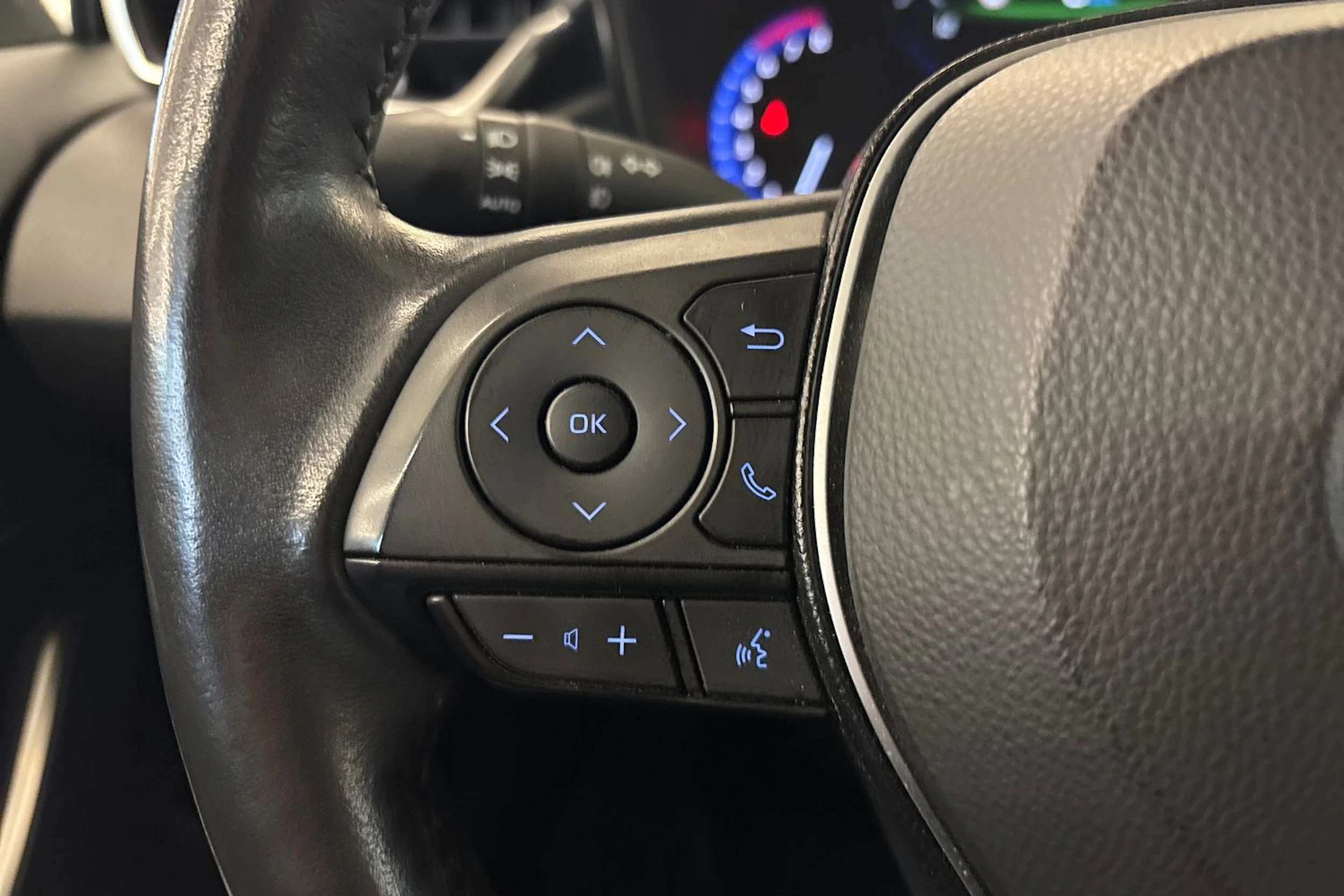 valkoinen Toyota Corolla 2021 kuva 13.