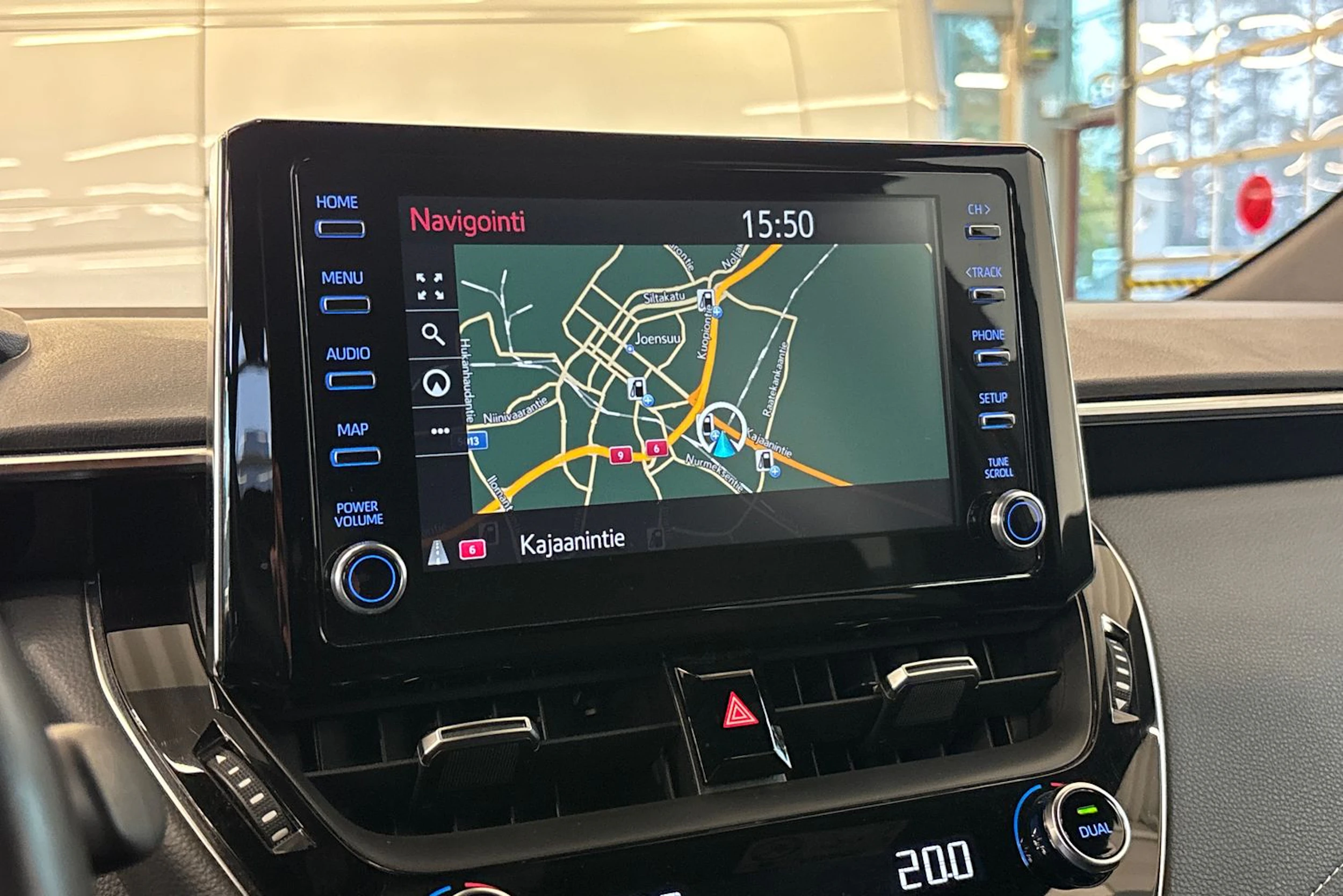 valkoinen Toyota Corolla 2021 kuva 16.