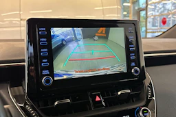 valkoinen Toyota Corolla 2021 kuva 17.