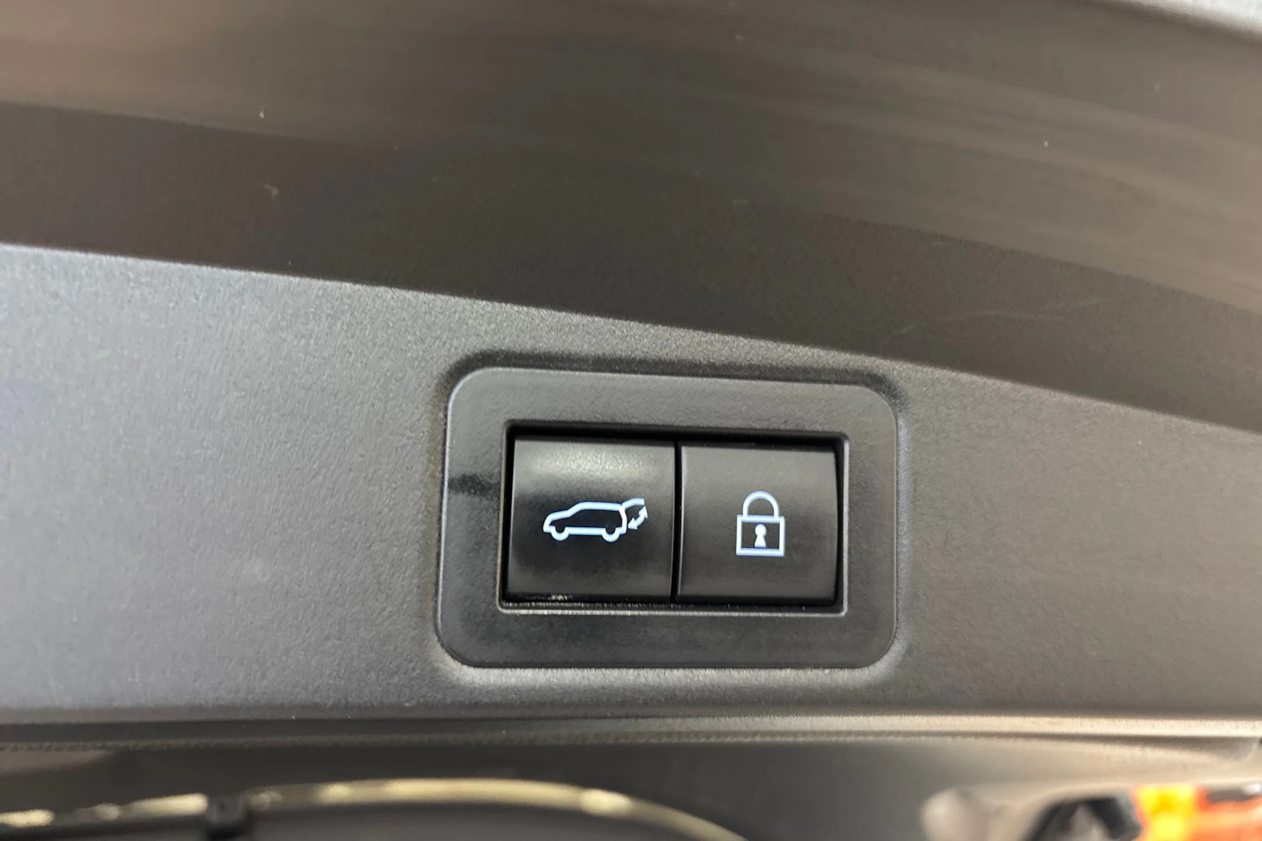 valkoinen Toyota Corolla 2021 kuva 21.