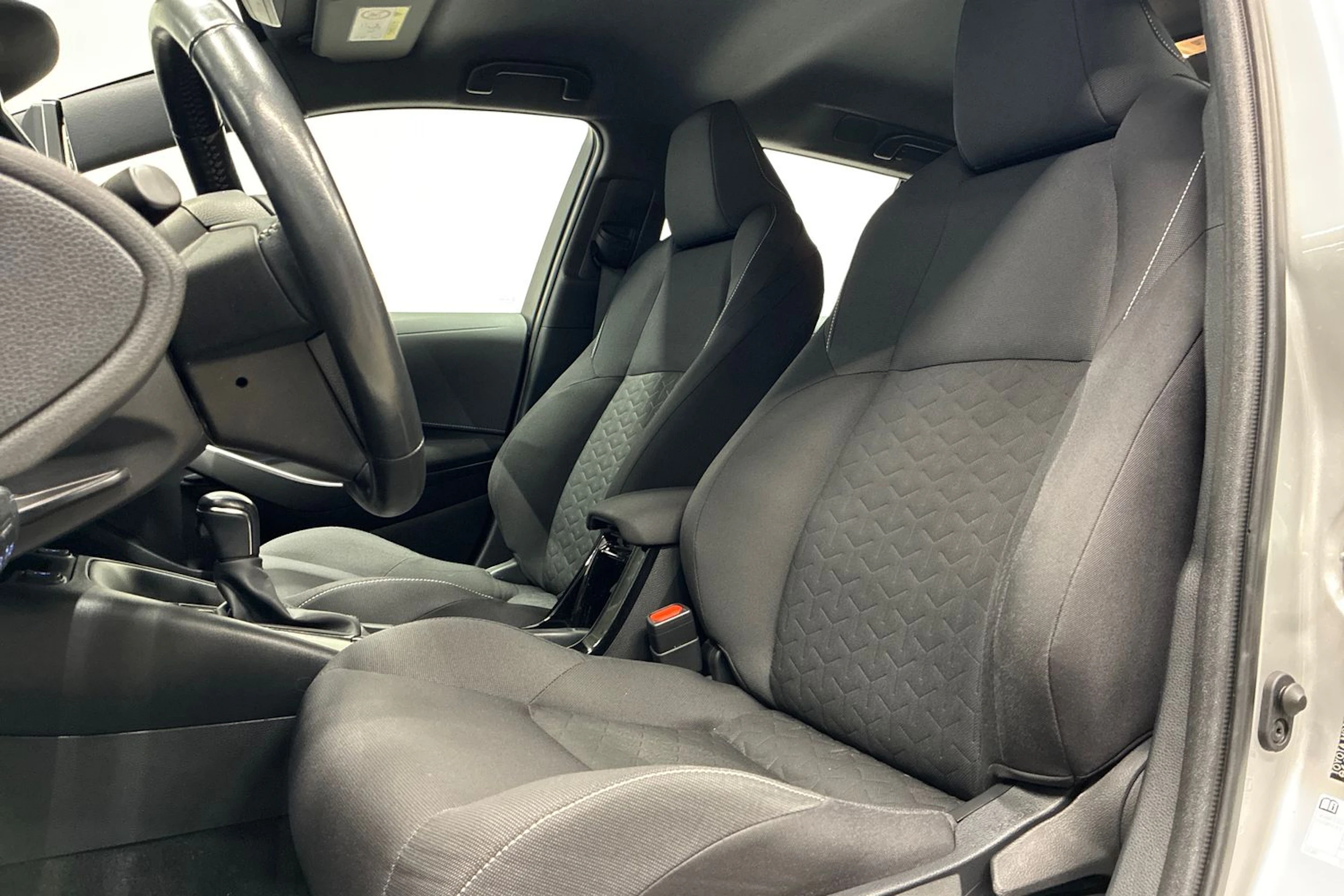 hopea Toyota Corolla 2021 kuva 28.