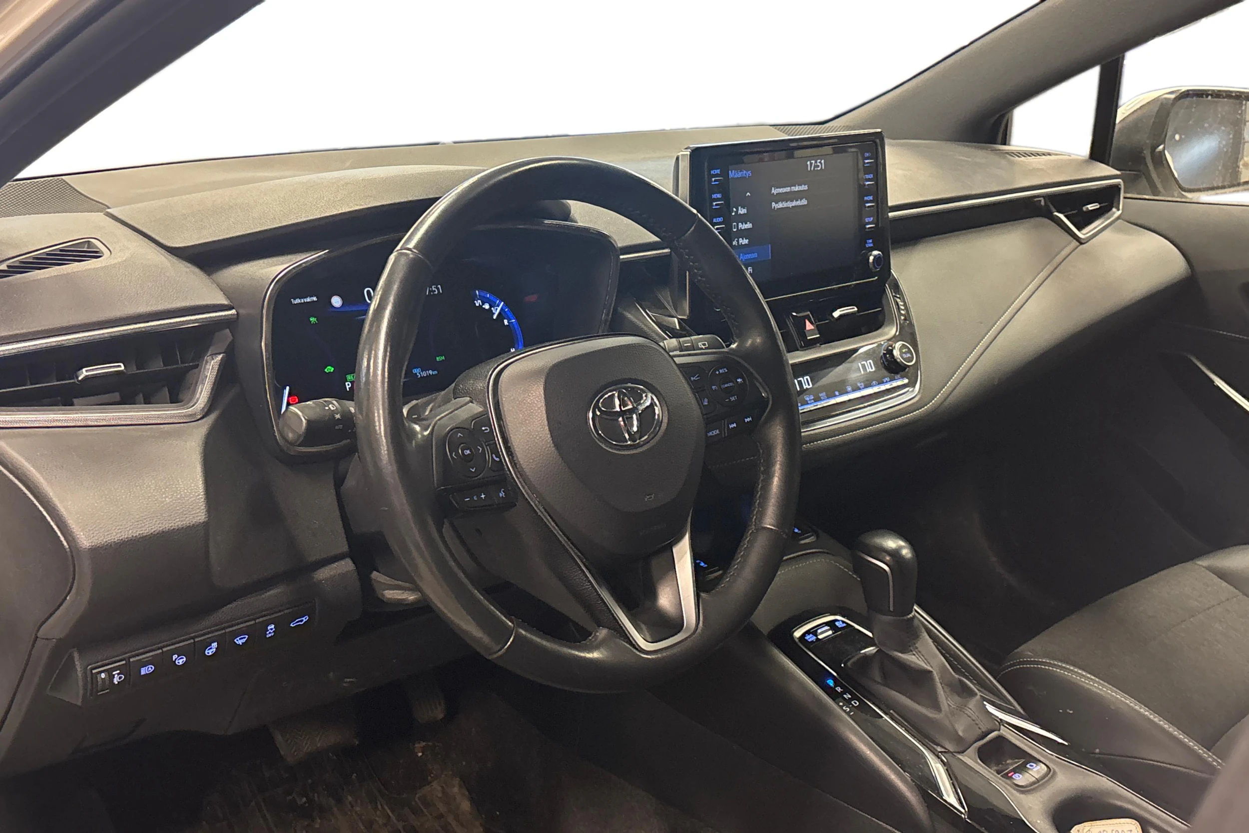 valkoinen Toyota Corolla 2021 kuva 3.