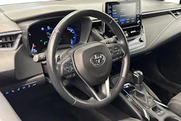 valkoinen Toyota Corolla 2021 kuva 8.