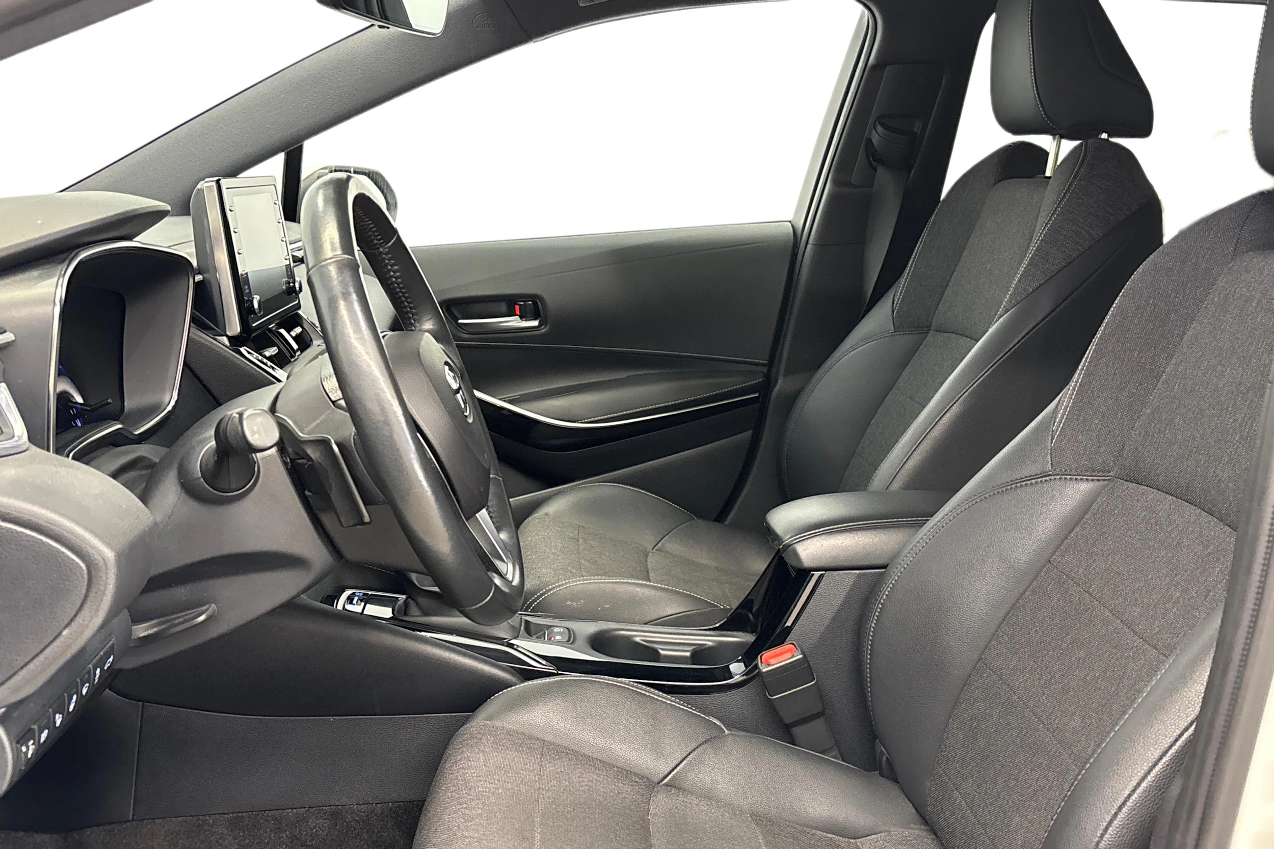 valkoinen Toyota Corolla 2021 kuva 9.