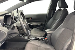 valkoinen Toyota Corolla 2021 kuva 9.
