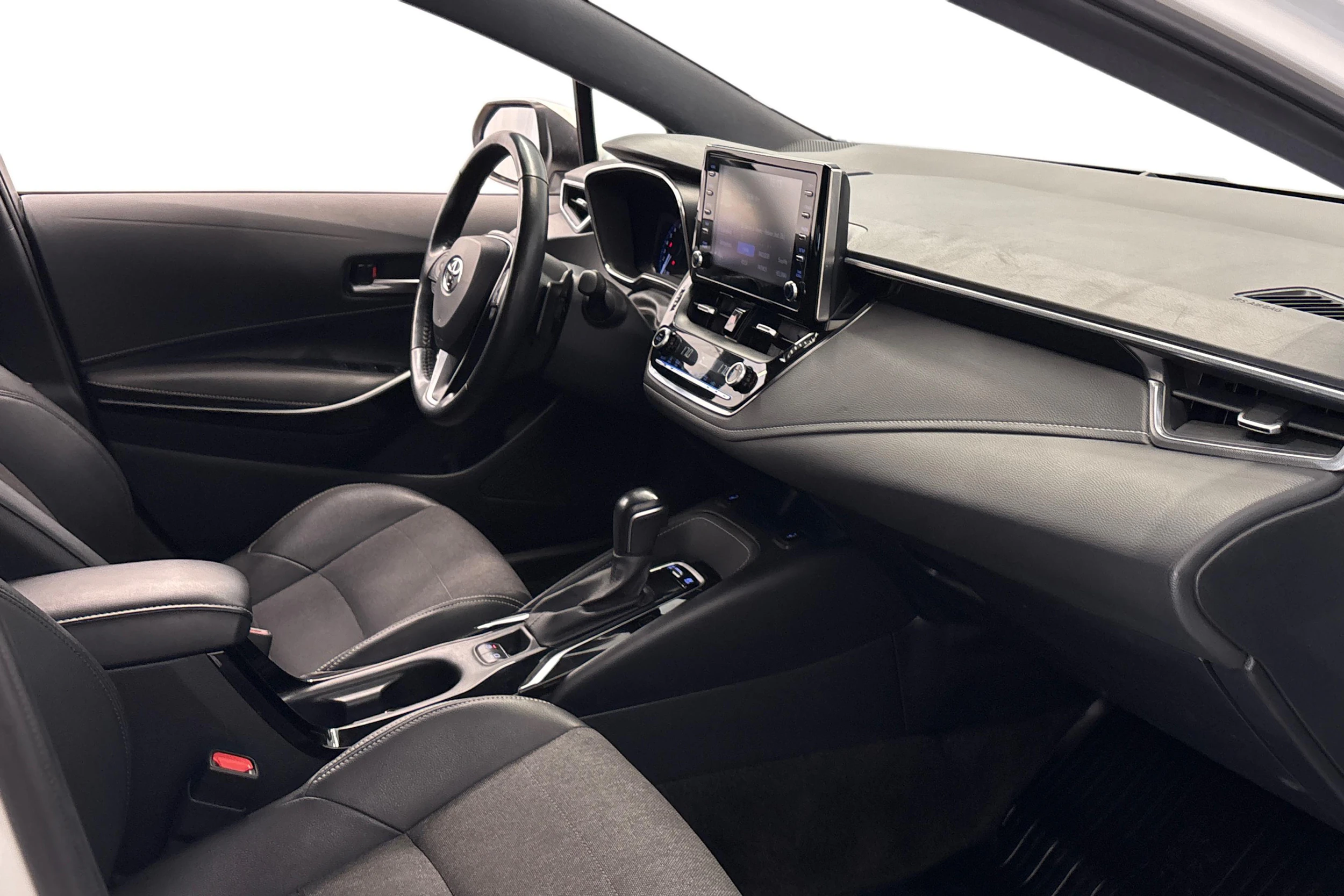 valkoinen Toyota Corolla 2021 kuva 11.