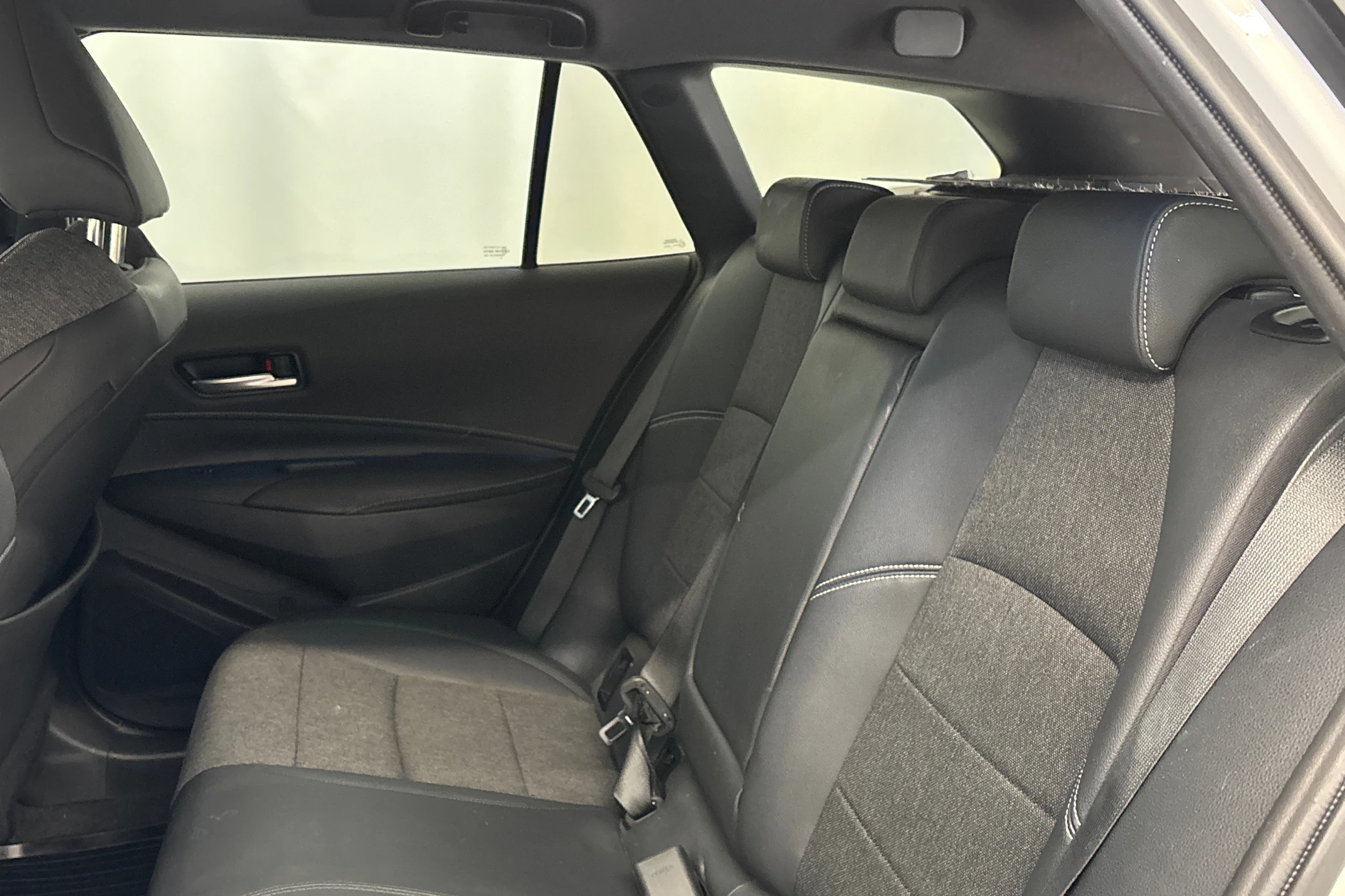 valkoinen Toyota Corolla 2021 kuva 13.