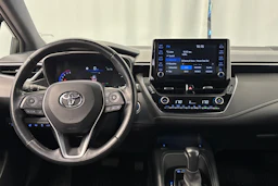 valkoinen Toyota Corolla 2021 kuva 16.