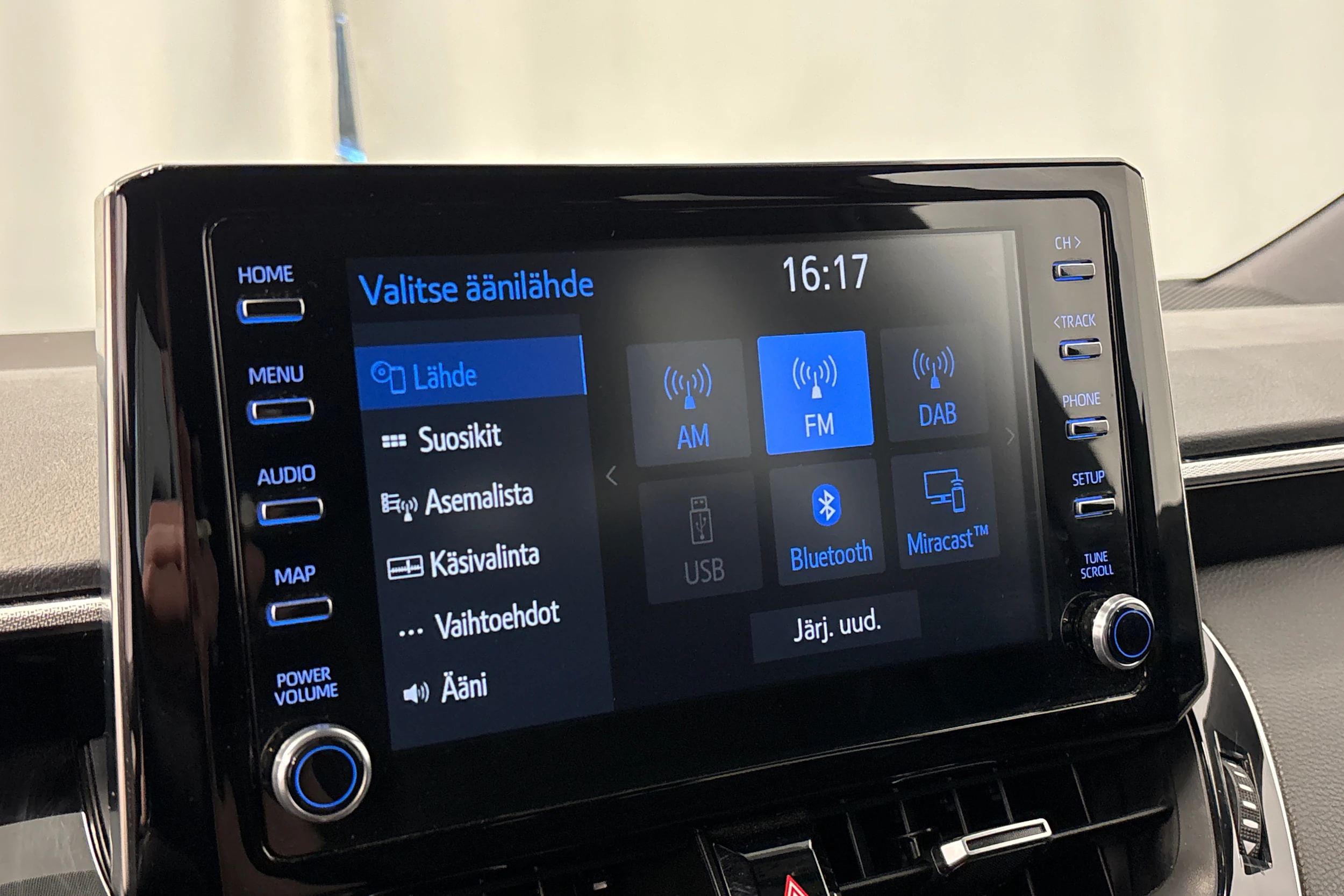 valkoinen Toyota Corolla 2021 kuva 22.