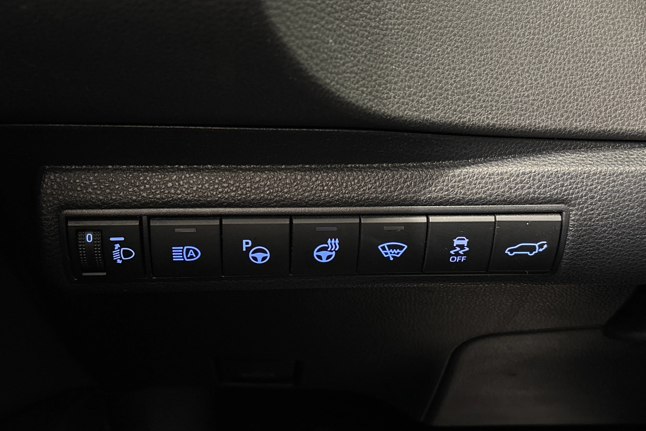 valkoinen Toyota Corolla 2021 kuva 26.