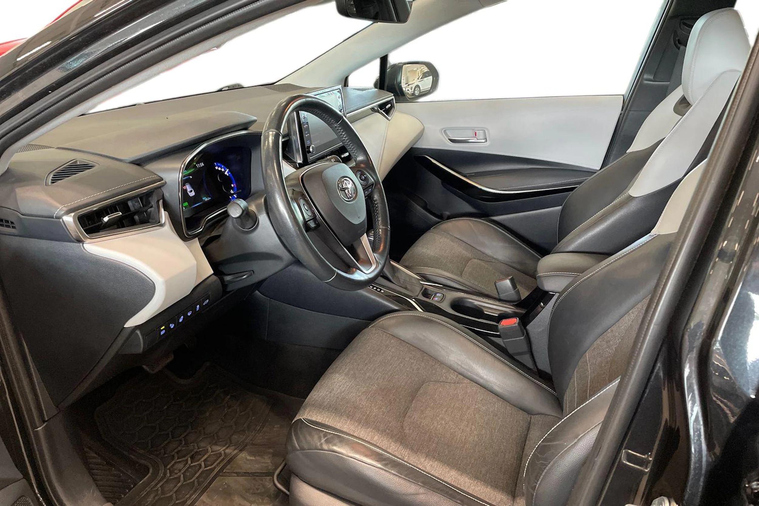 musta Toyota Corolla 2021 kuva 6.