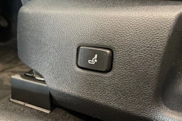 musta Toyota Corolla 2021 kuva 12.