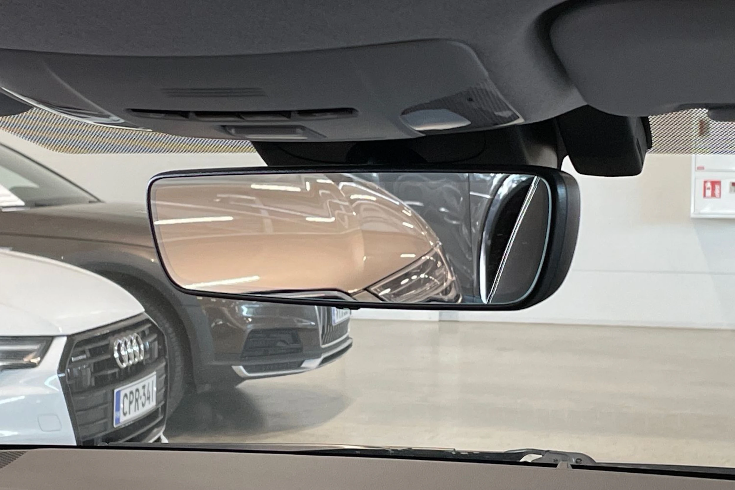 musta Toyota Corolla 2021 kuva 18.