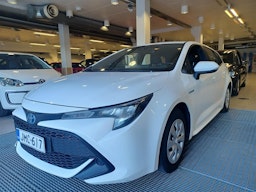 Valkoinen Toyota Corolla 2021 kuva 1.