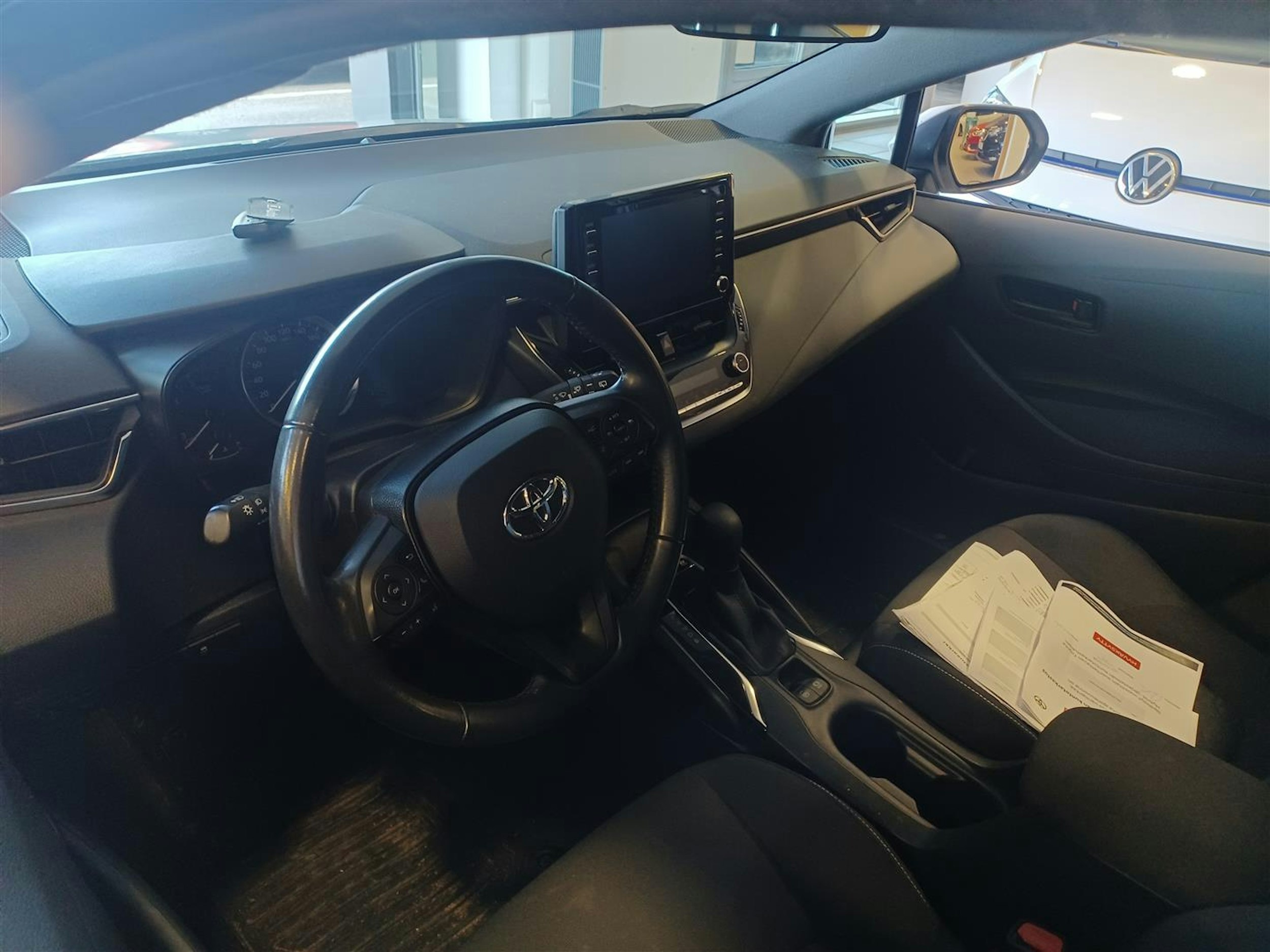 Valkoinen Toyota Corolla 2021 kuva 2.