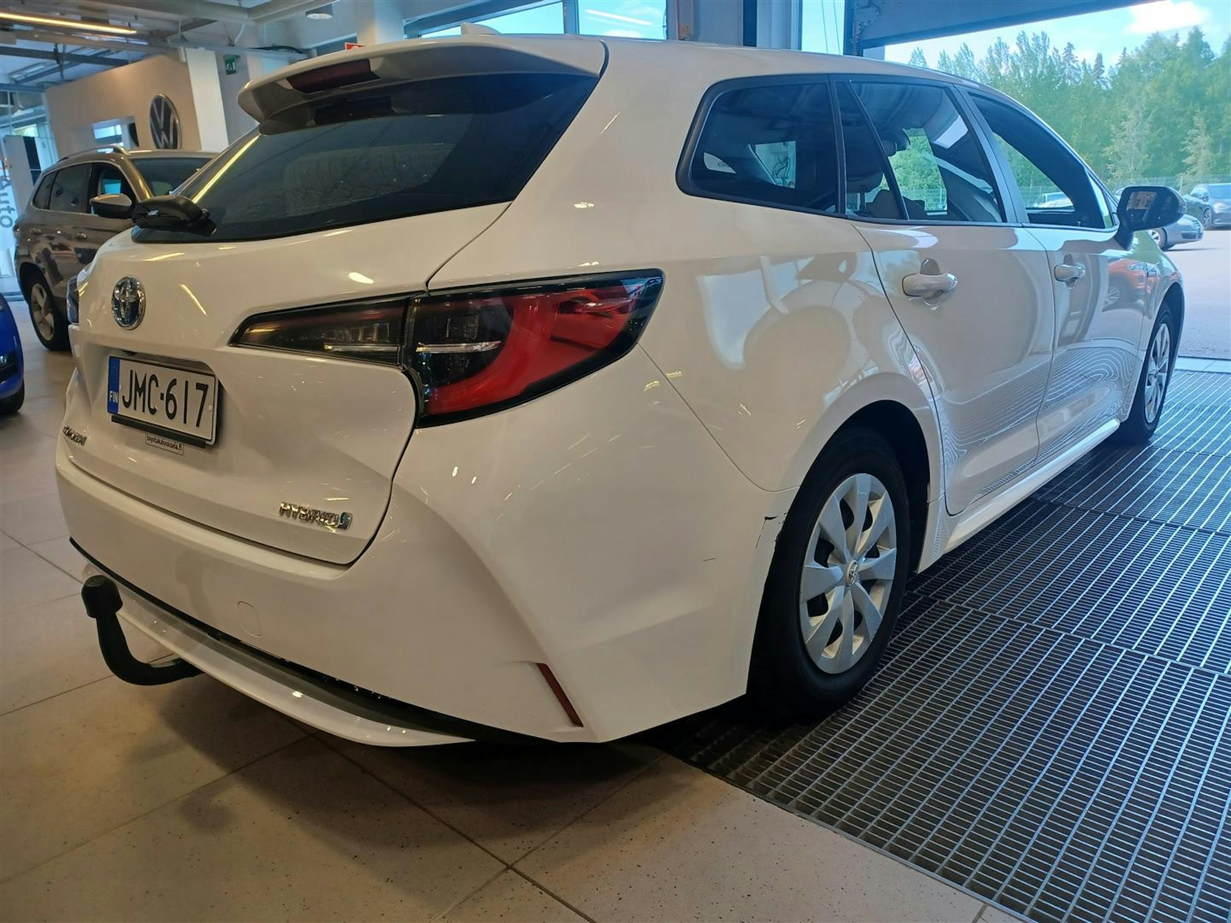 Valkoinen Toyota Corolla 2021 kuva 3.
