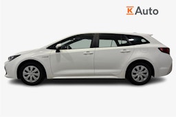 Valkoinen Toyota Corolla 2021 kuva 6.