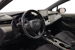 Valkoinen Toyota Corolla 2021 kuva 7.