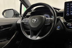 Valkoinen Toyota Corolla 2021 kuva 15.