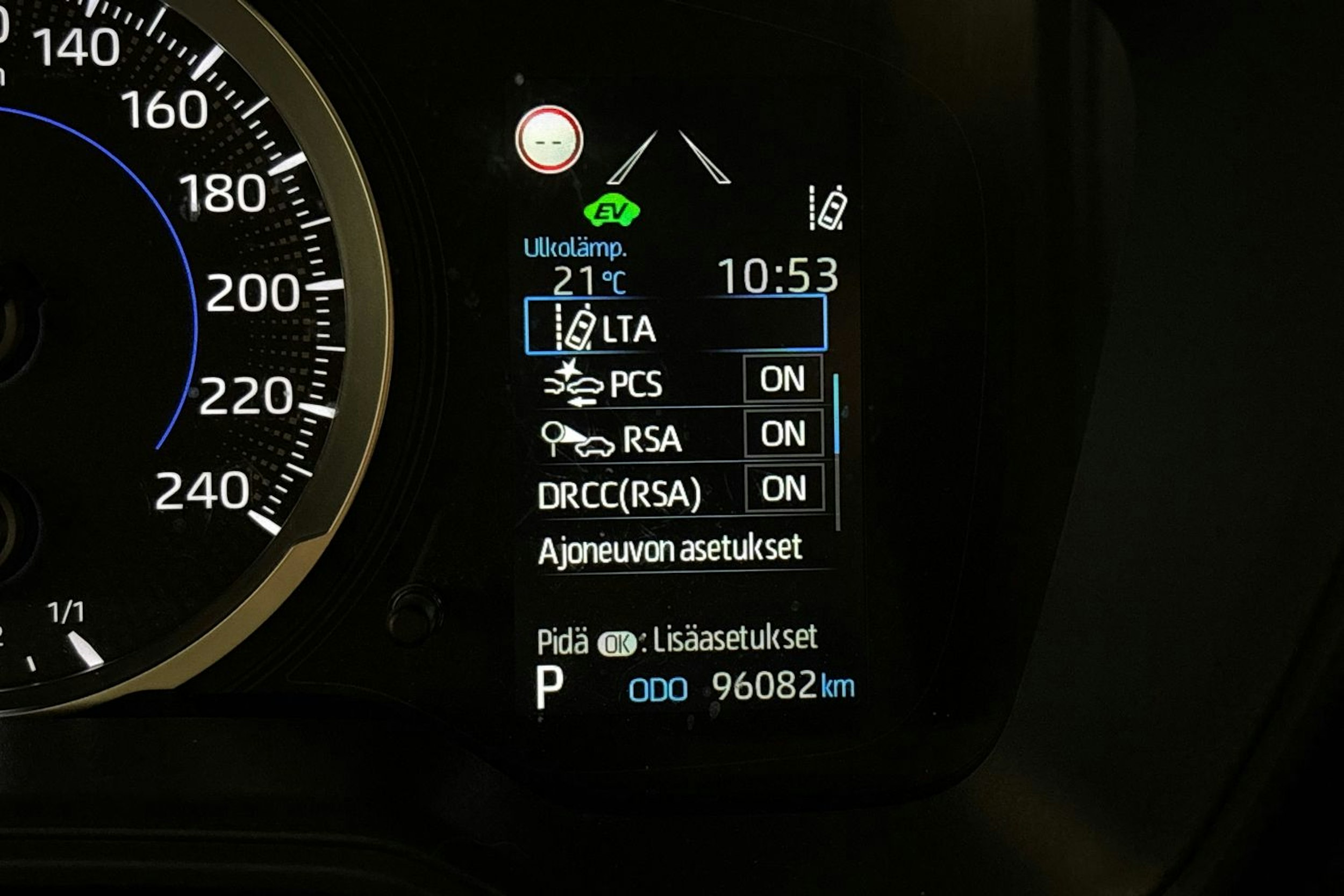 Valkoinen Toyota Corolla 2021 kuva 21.