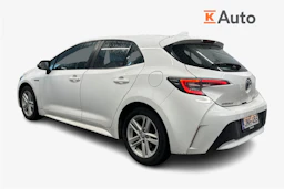 valkoinen Toyota Corolla 2021 kuva 2.