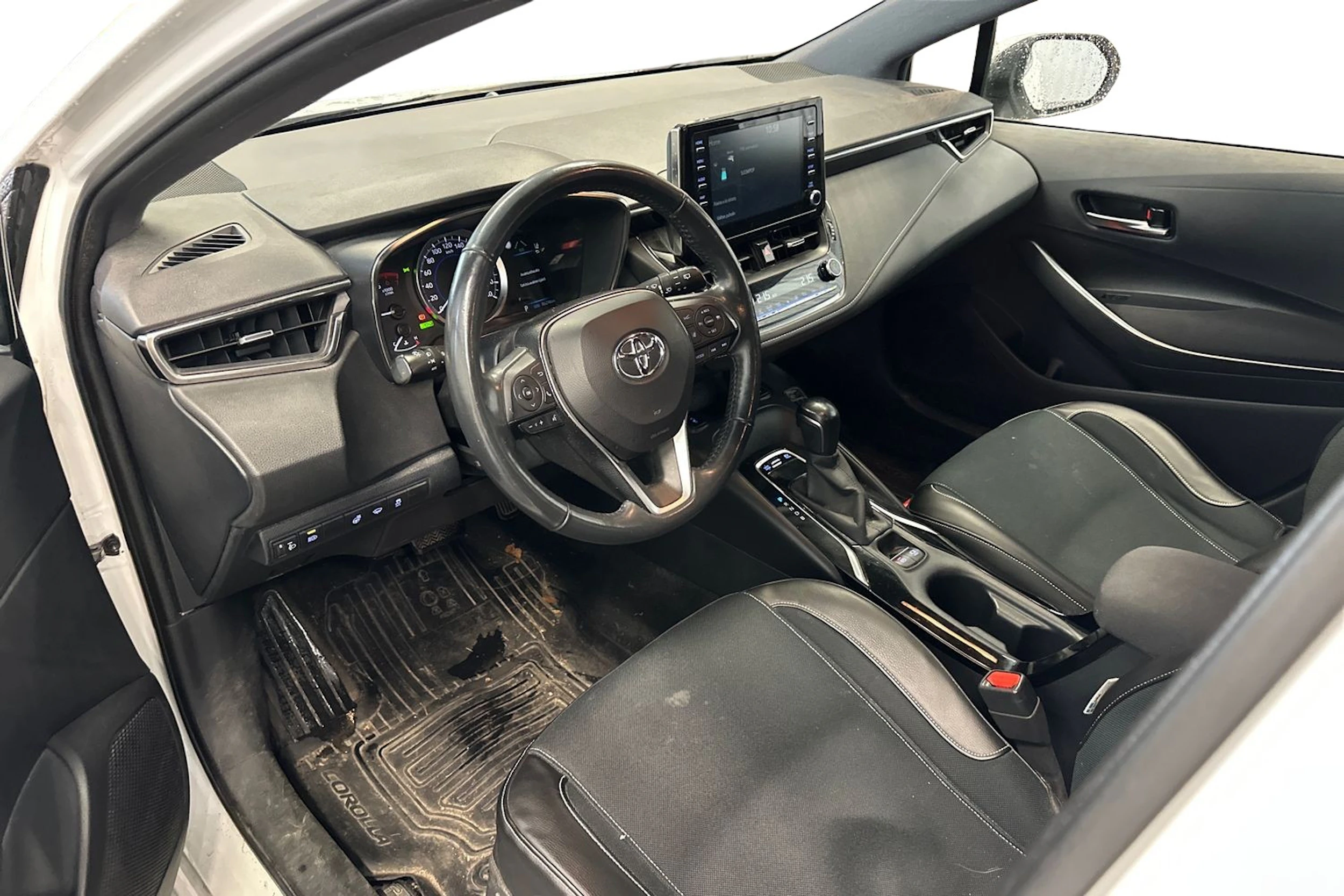 valkoinen Toyota Corolla 2021 kuva 3.
