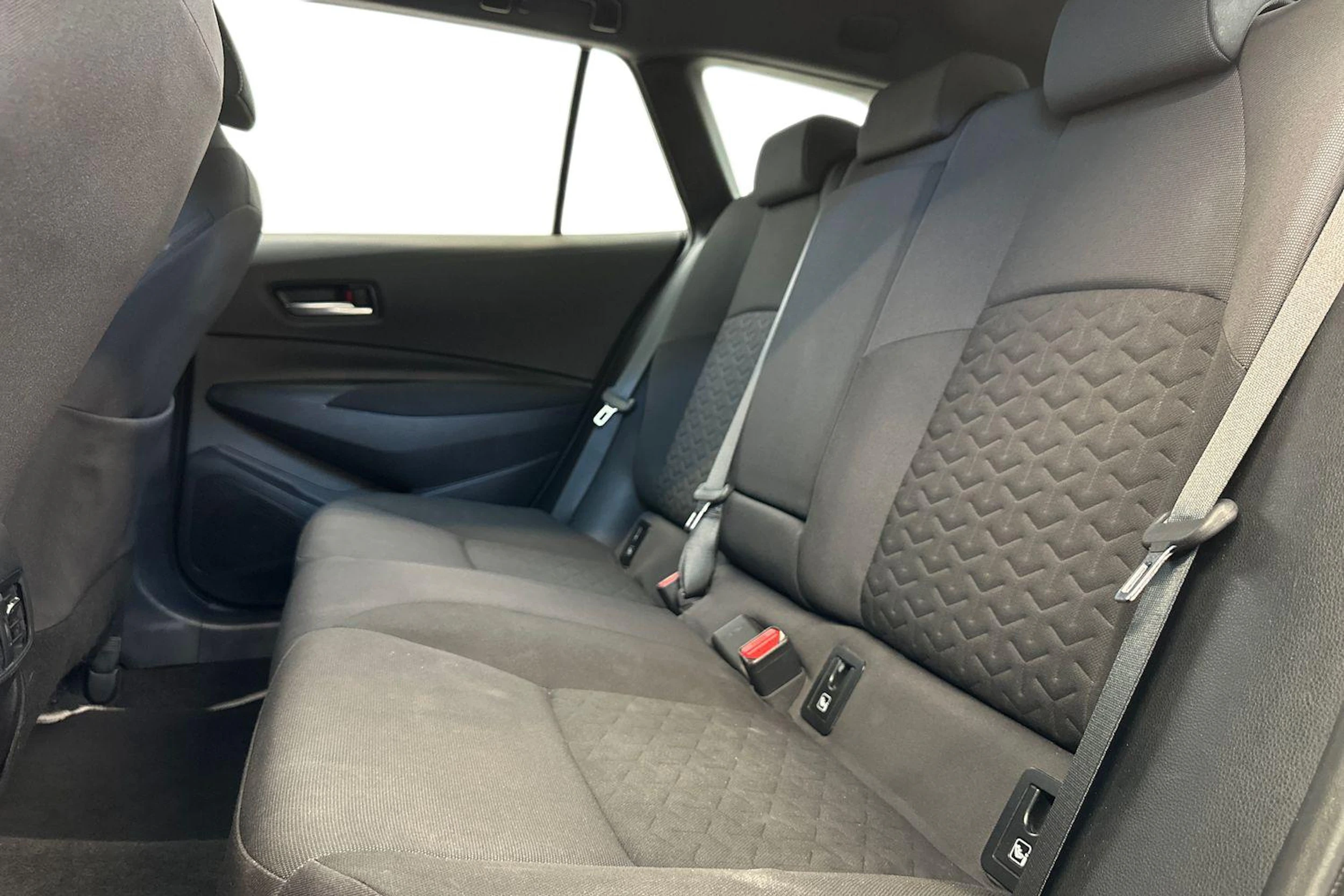 musta Toyota Corolla 2021 kuva 8.