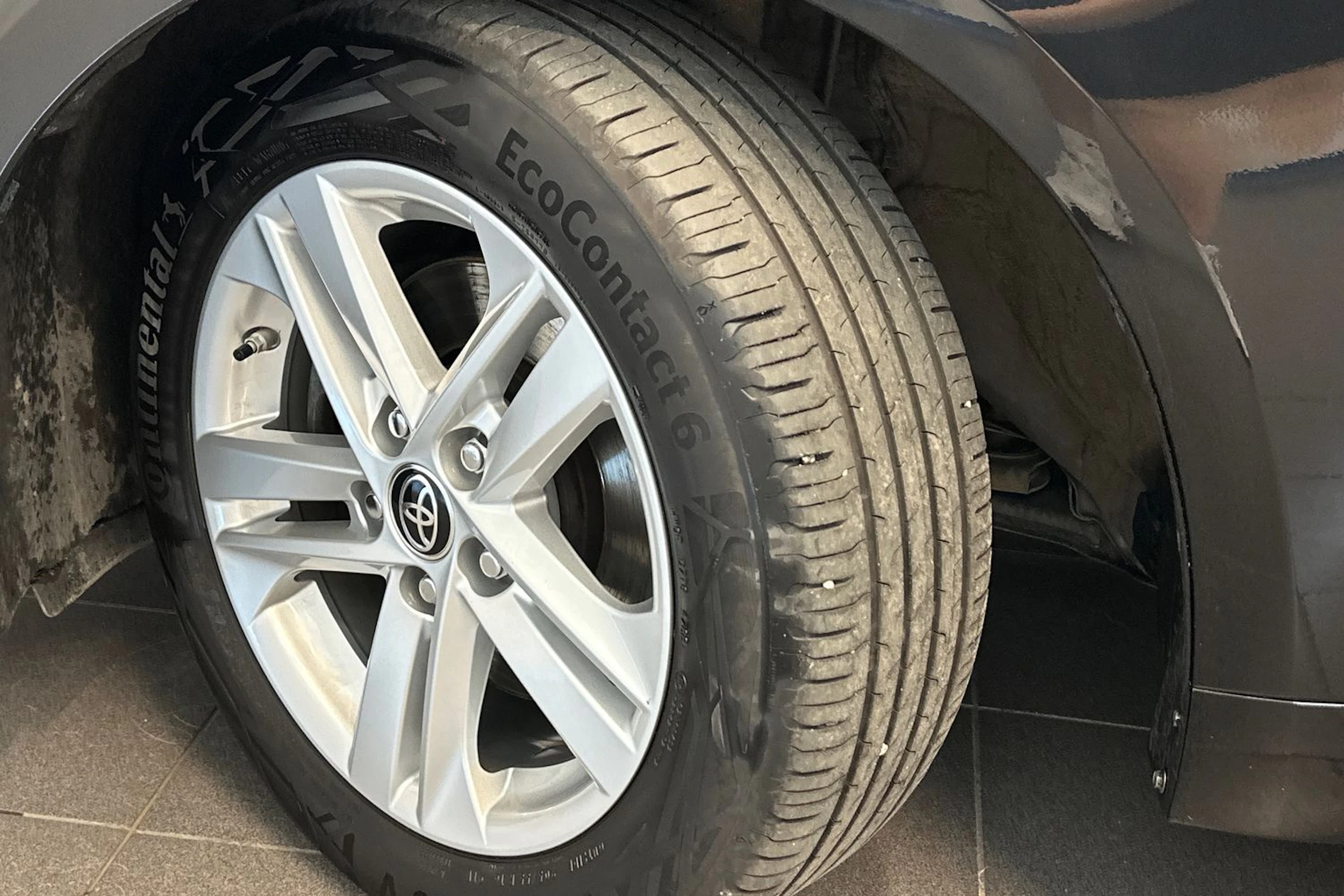musta Toyota Corolla 2021 kuva 10.
