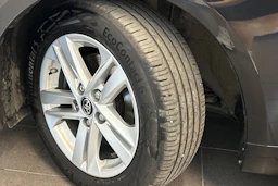 musta Toyota Corolla 2021 kuva 10.