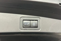 musta Toyota Corolla 2021 kuva 14.