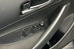 musta Toyota Corolla 2021 kuva 15.