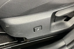 musta Toyota Corolla 2021 kuva 16.