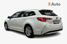 valkoinen Toyota Corolla 2021 kuva 2.
