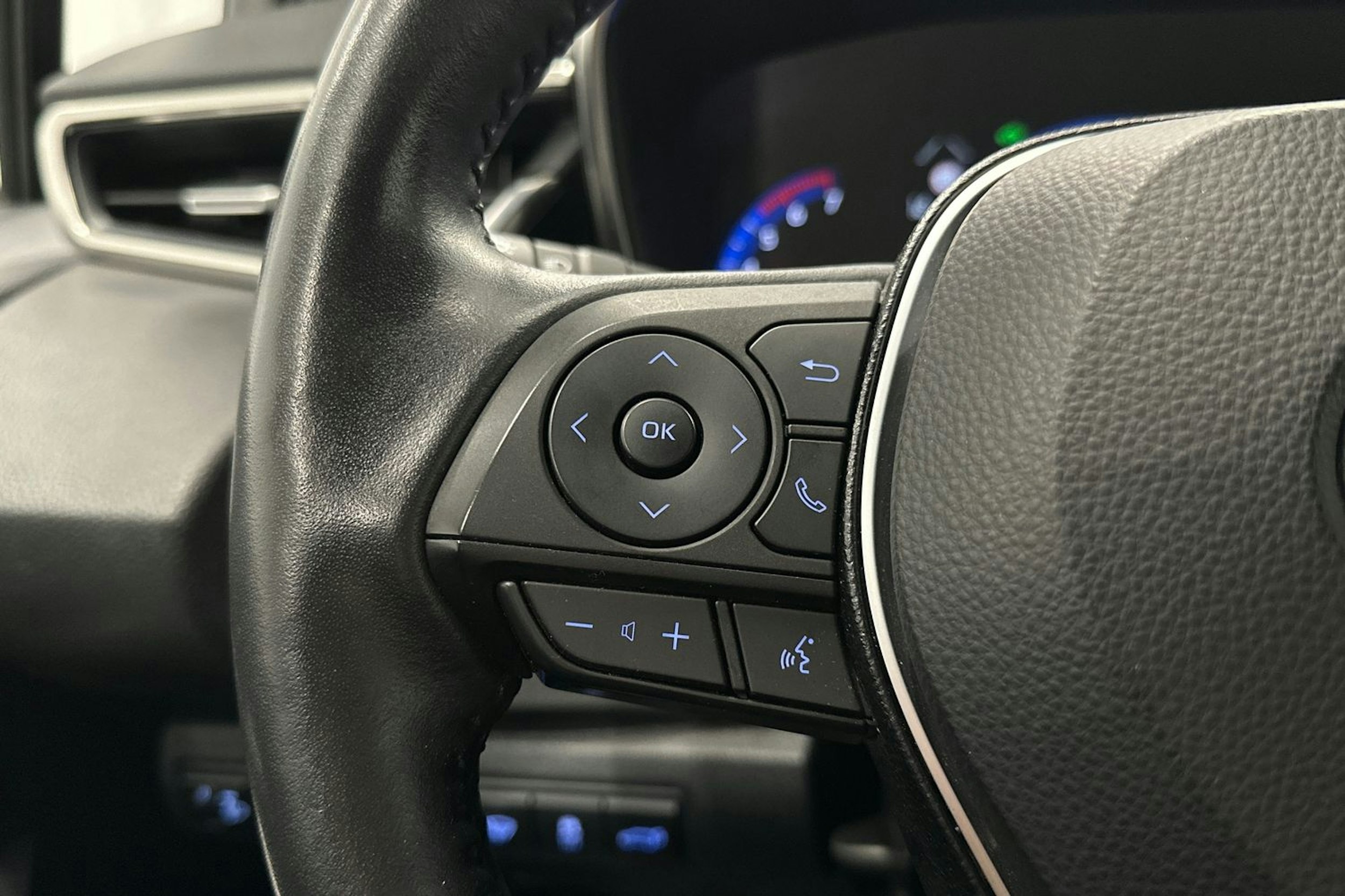 valkoinen Toyota Corolla 2021 kuva 15.