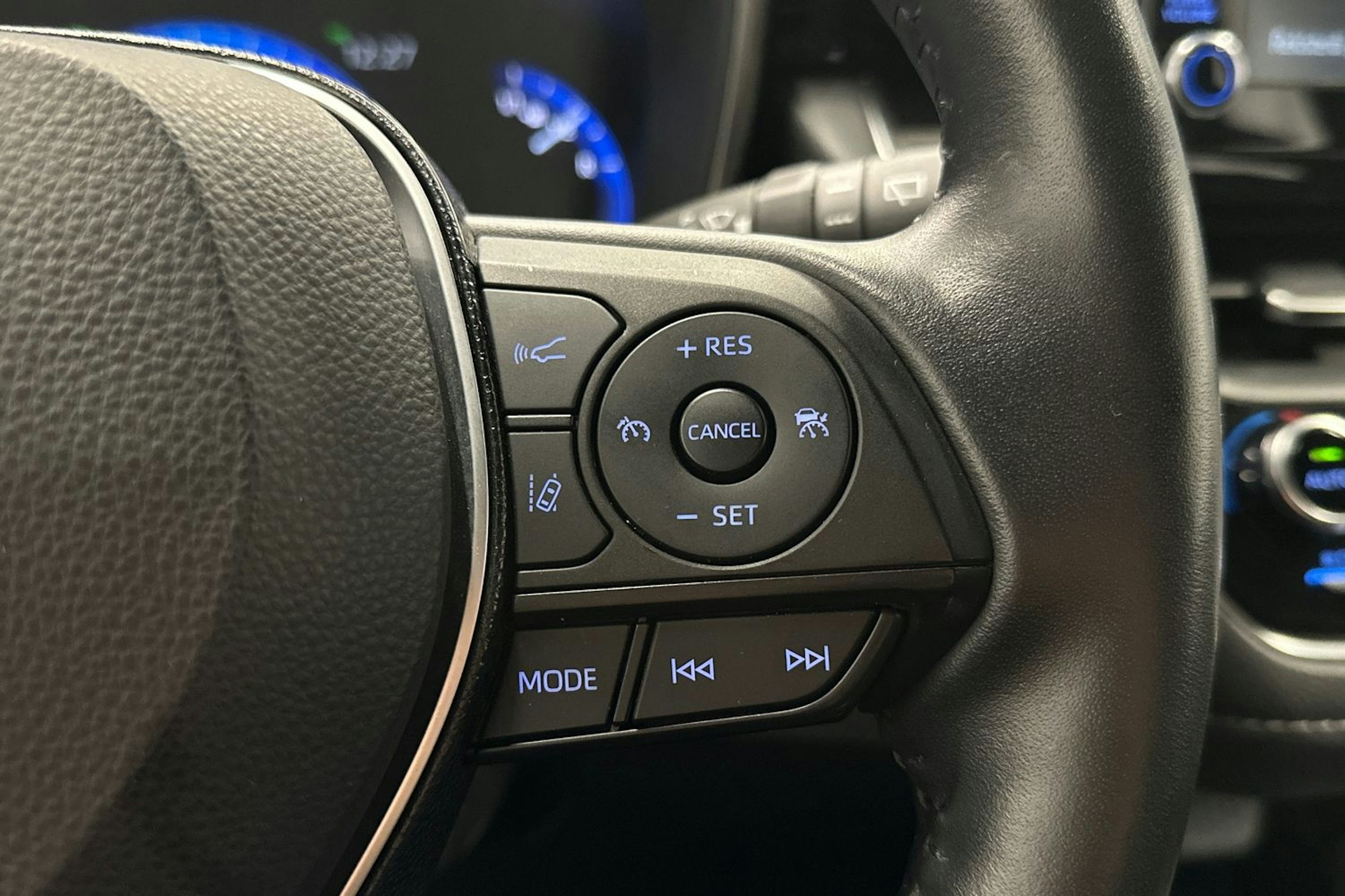 valkoinen Toyota Corolla 2021 kuva 16.