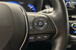 valkoinen Toyota Corolla 2021 kuva 16.