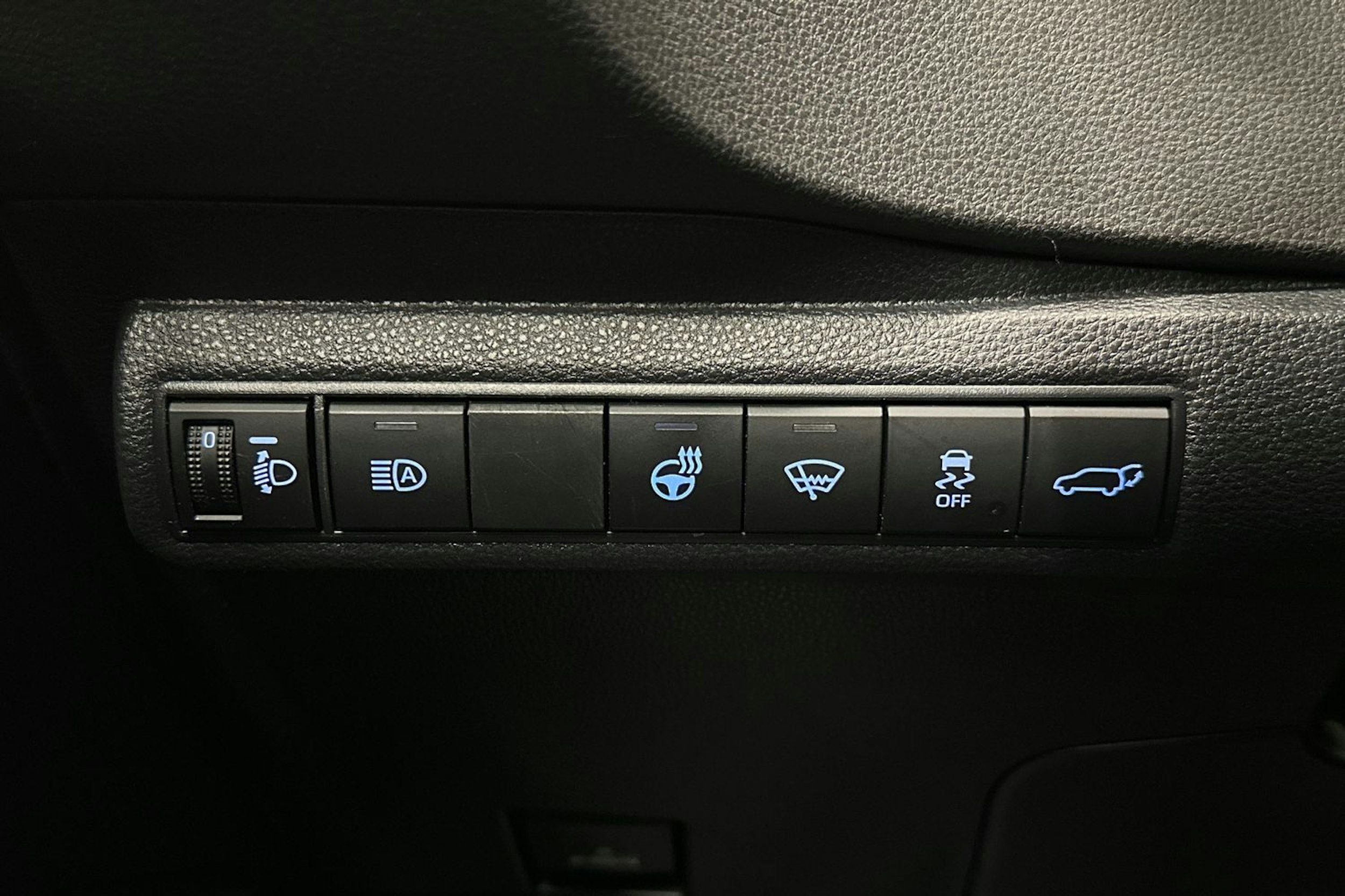 valkoinen Toyota Corolla 2021 kuva 17.