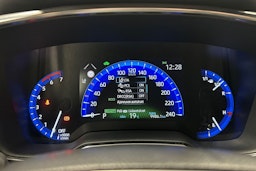 valkoinen Toyota Corolla 2021 kuva 18.